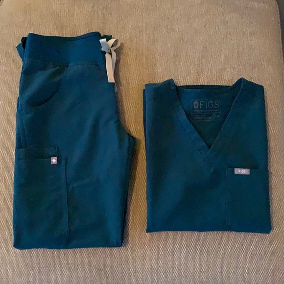 Caribbean Blue Figs scrub set